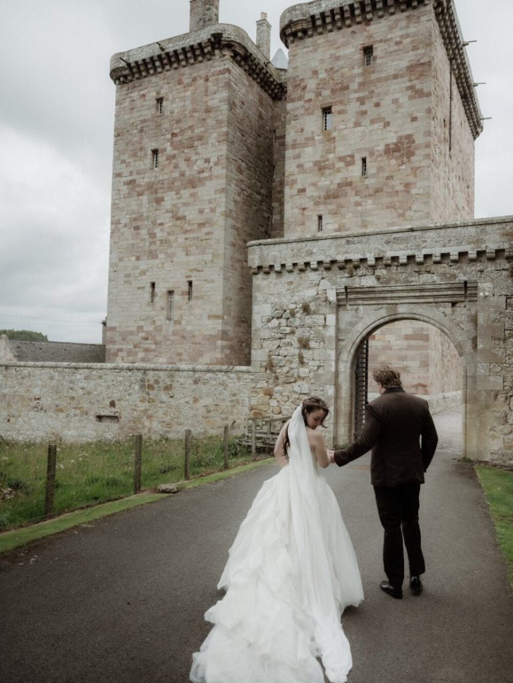Vera Wang Liesel Wedding Gown - Picture 4 of 13